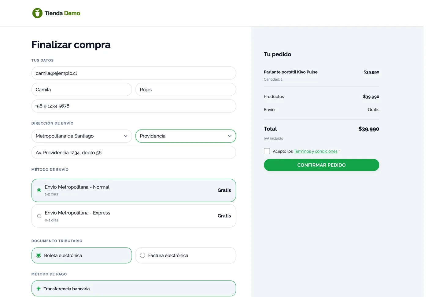 Checkout en una página de VendeCMS con datos, envío, boleta o factura y pago junto al resumen del pedido